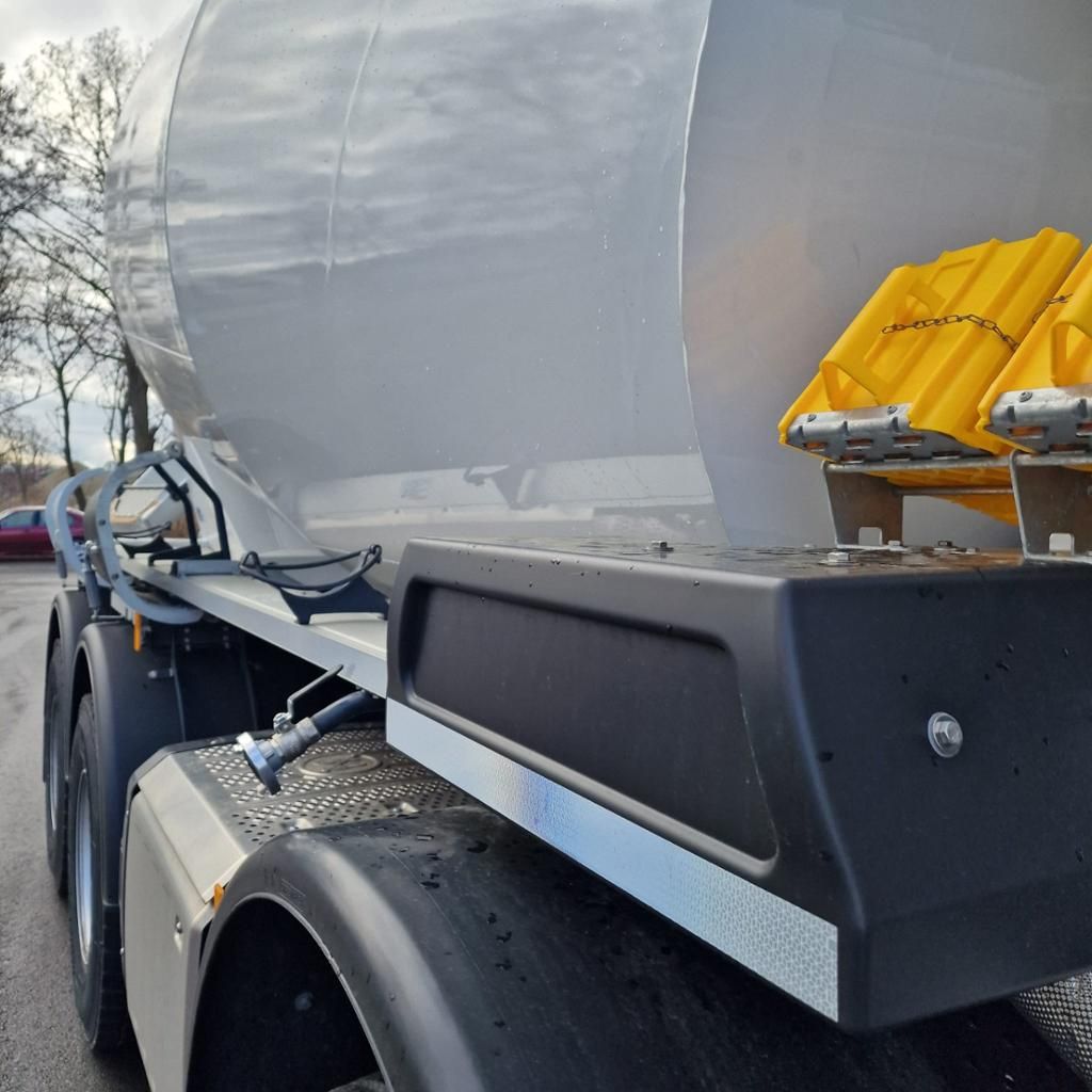 Fahrzeugabbildung Mercedes-Benz Arocs 3240 B Liebherr HTM 905 Rückfahrkamera