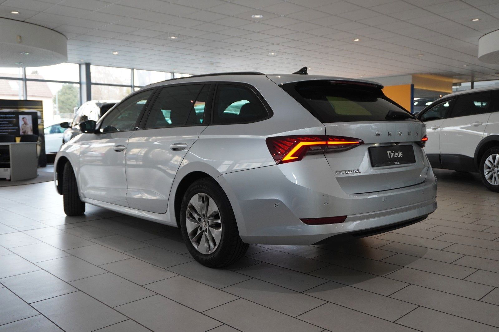 Fahrzeugabbildung SKODA Octavia Combi 2.0 TDI AMBITION NAVI/LED/KAMERA