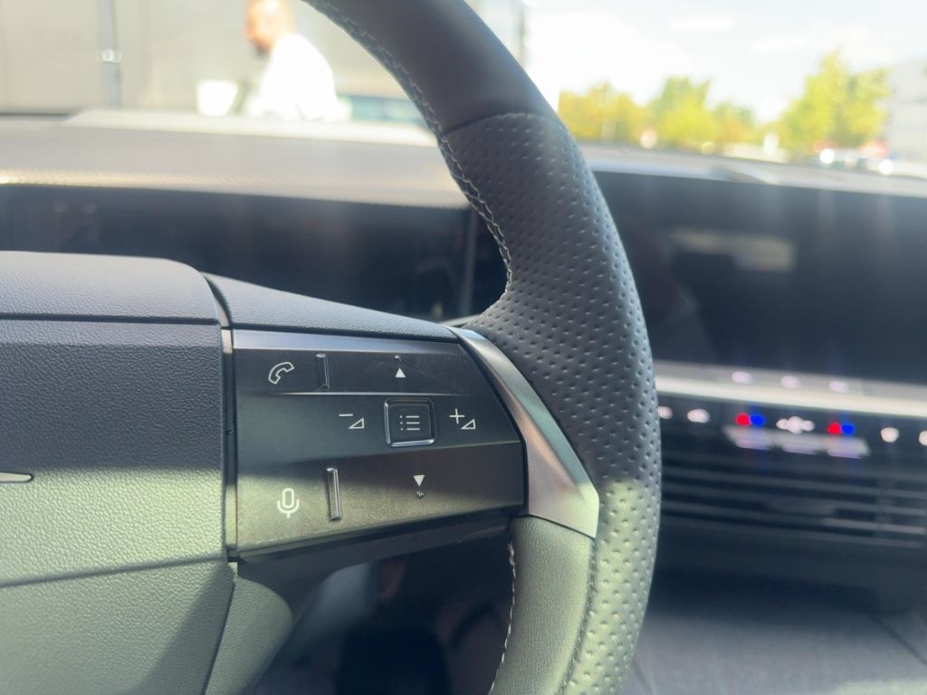 Fahrzeugabbildung Opel Grandland GS  HEAD UP  WINTERP. NAVI PANORAMA DA