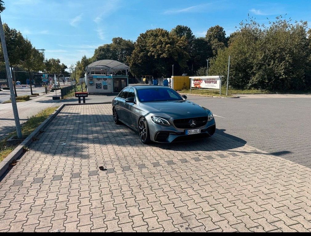 Image of Mercedes-Benz E 200