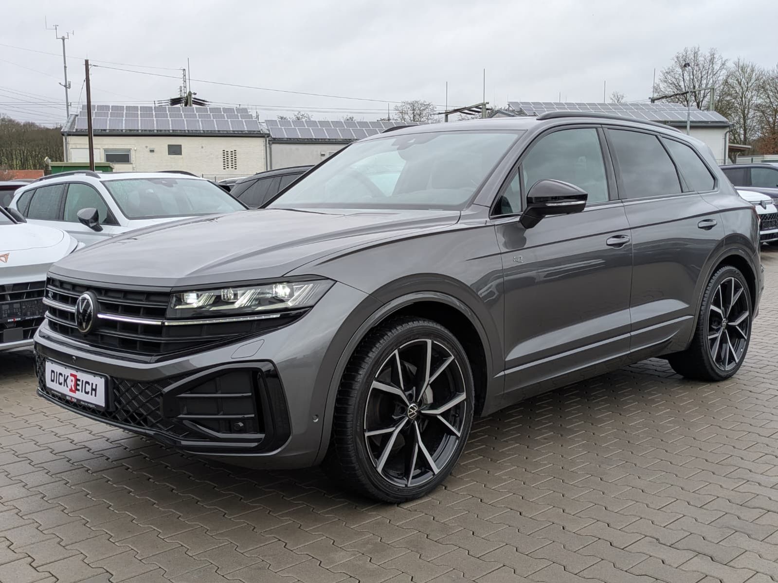 Fahrzeugabbildung Volkswagen Touareg 3.0TDI 4M R-Line VOLL Black 22" UPE 114T