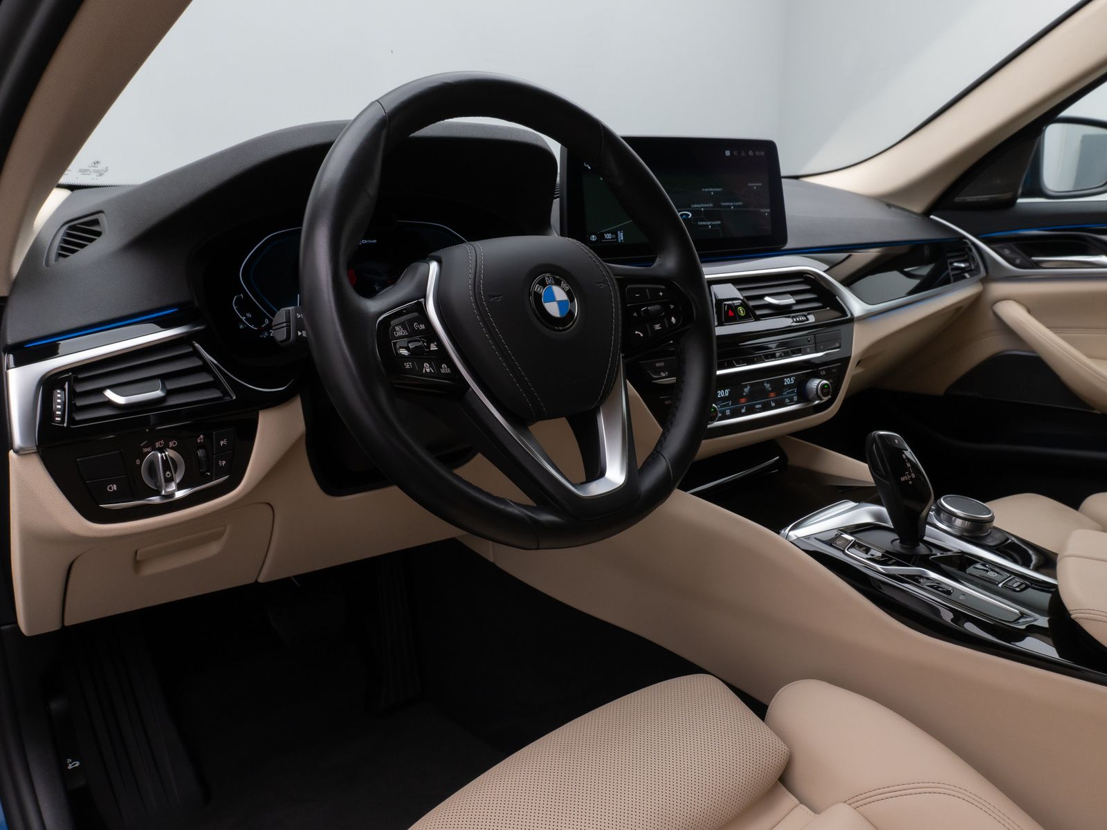 Fahrzeugabbildung BMW 530e Laser 360° HUD DAB H/K Komfort Alarm Sport