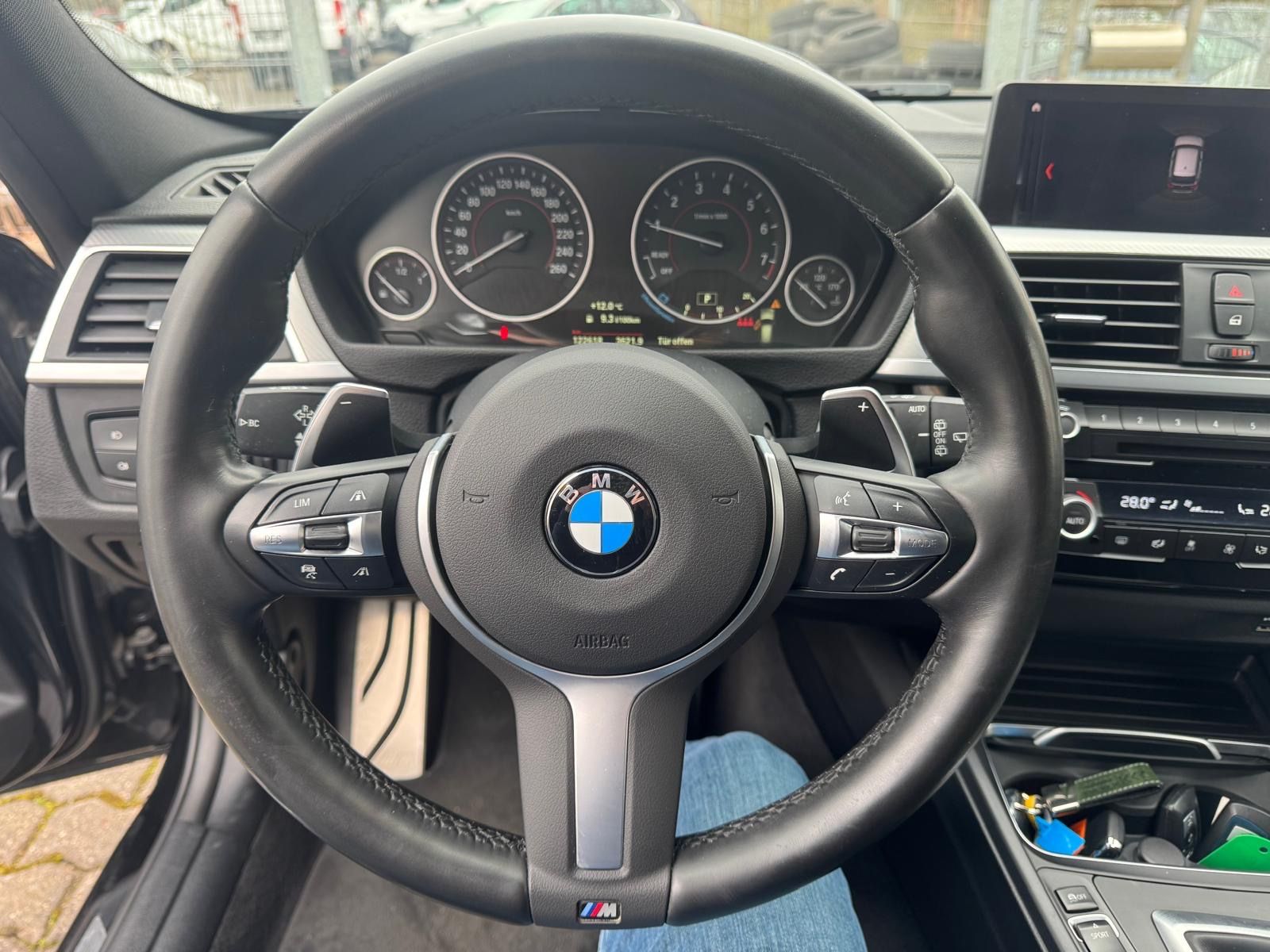 Fahrzeugabbildung BMW 330 3 Touring xDrive M Sport Shadow Line Leder