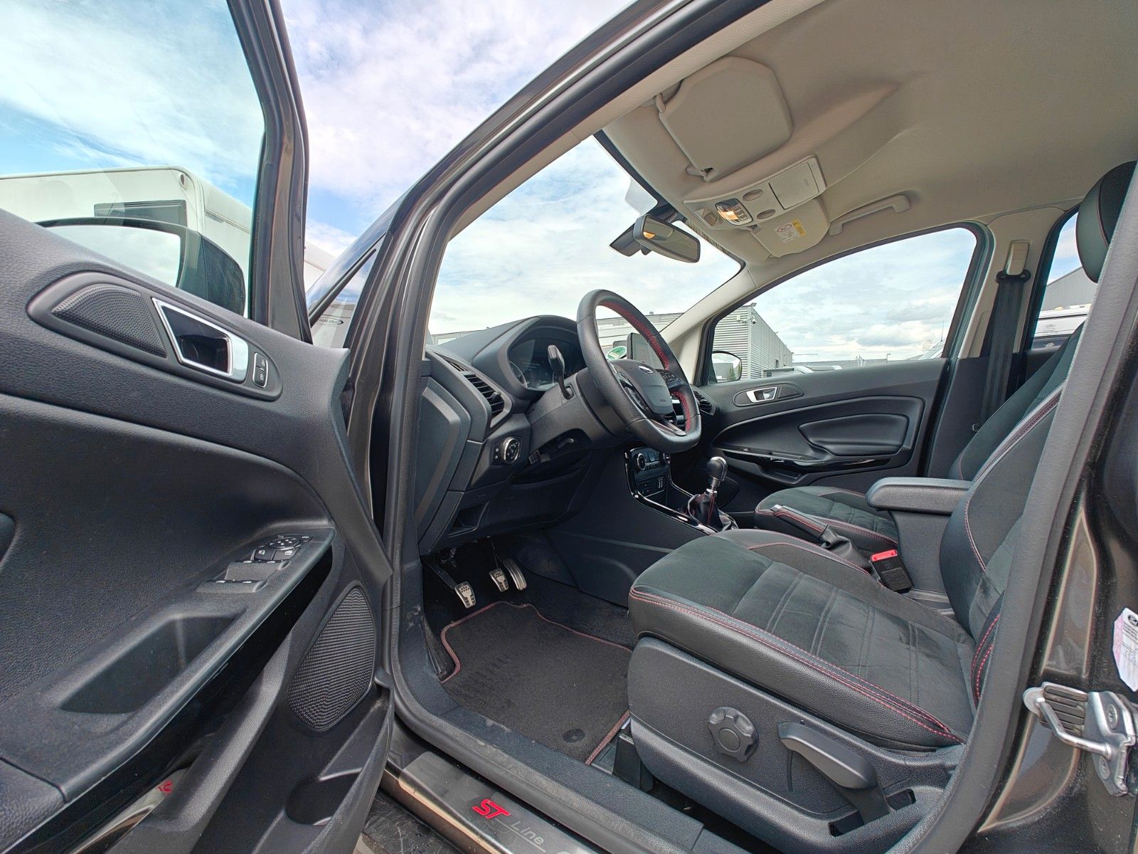 Fahrzeugabbildung Ford EcoSport ST-Line - PDC, SHZ, Lenkradhz -