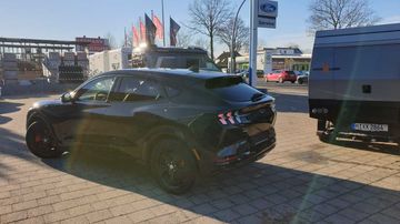 Ford Mustang Mach-E AWD Standard Range