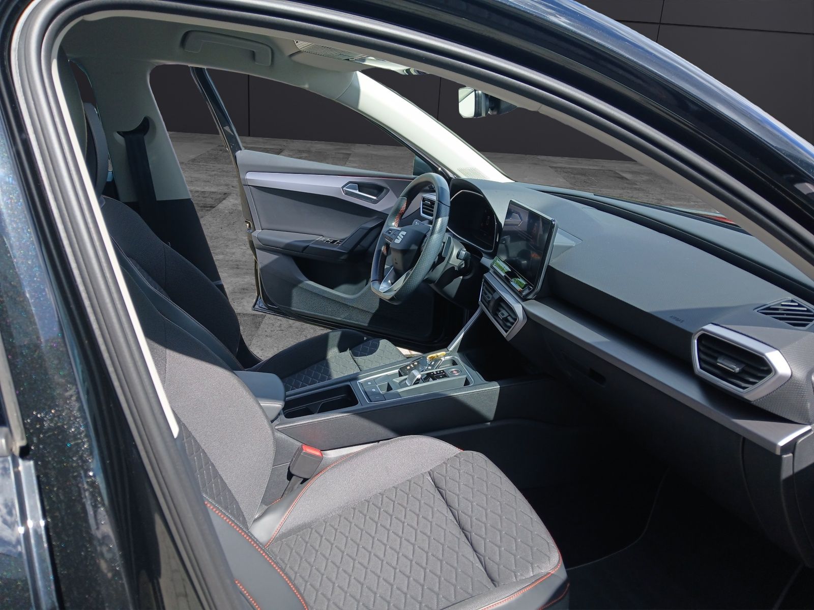 Fahrzeugabbildung SEAT Leon eTSI FR DSG STH LED Navi ACC RFK SH LM