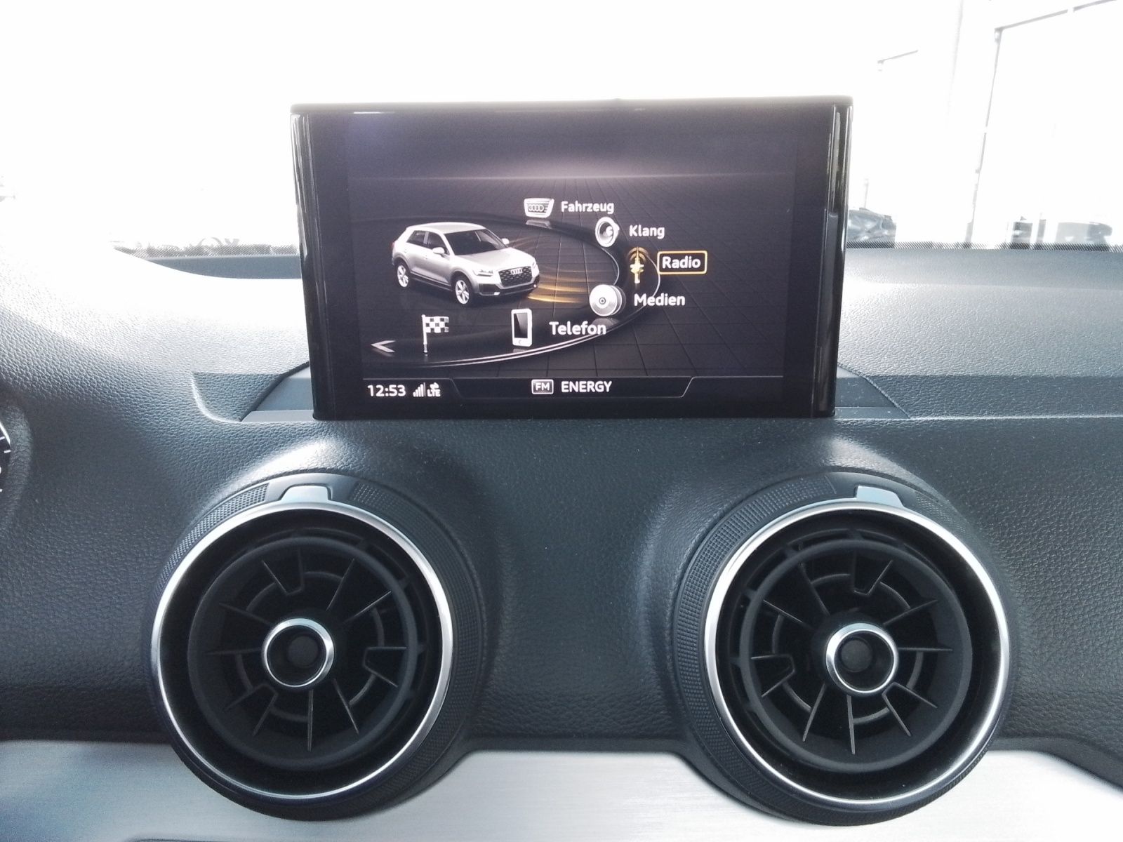 Fahrzeugabbildung Audi Q2 30 TFSI sport LED NAVI SOUND PDC SHZ LM