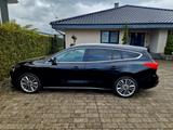 Ford Focus Turnier VIGNALE HUD| Pano| AHK - Ford Focus Vignale mit Diesel-Antrieb