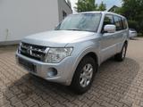 Mitsubishi Pajero 3,2 DI-D 4WD Automatik AHK StandHZG - Mitsubishi Pajero von privat