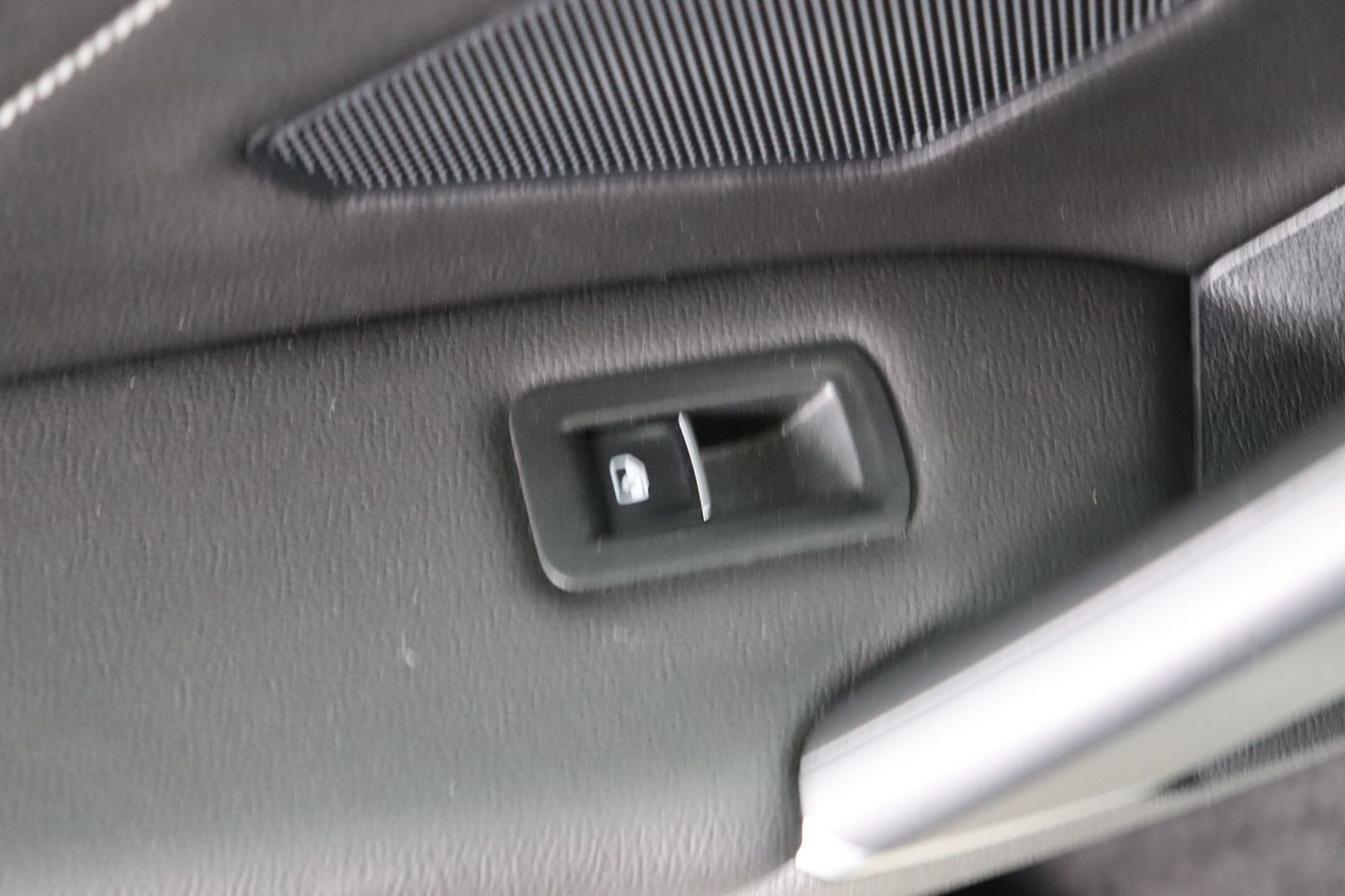 Fahrzeugabbildung Volkswagen Tiguan 2.0 TSI 4 Motion R-line Highline * Pano *