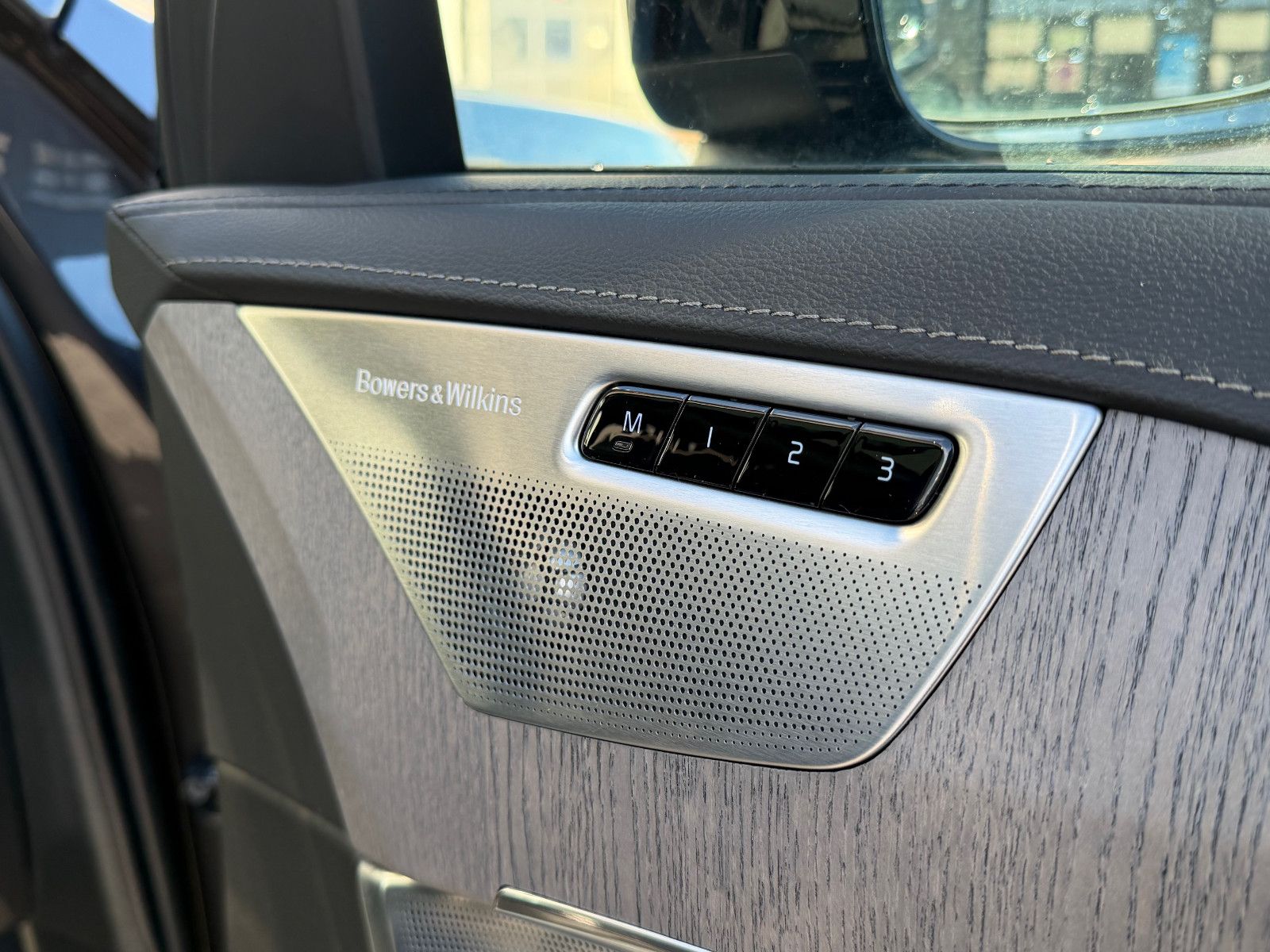 Fahrzeugabbildung Volvo XC90 B5 D Ultimate Dark AWD*B&W*LUFT*STHZG*360*