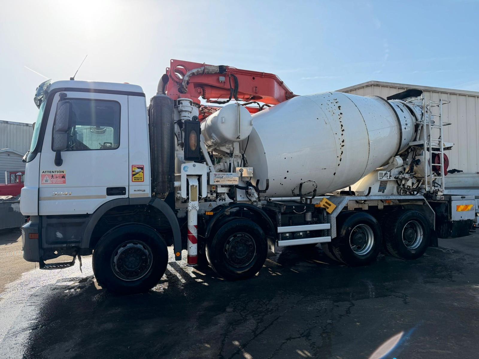 Mercedes-Benz Actros 3241