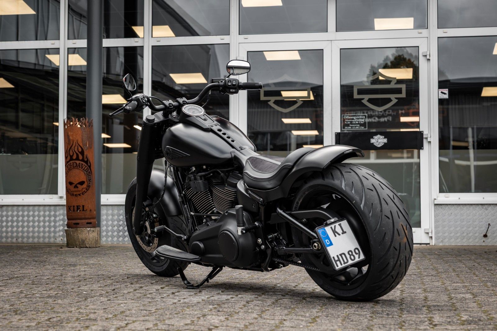 Fahrzeugabbildung Harley-Davidson ALL MATT DARK BOY FLFBS 117 MY25-H-D Kiel Custom