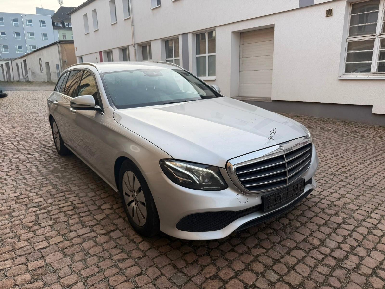 Mercedes-Benz E 220 E T-Modell E 220 d