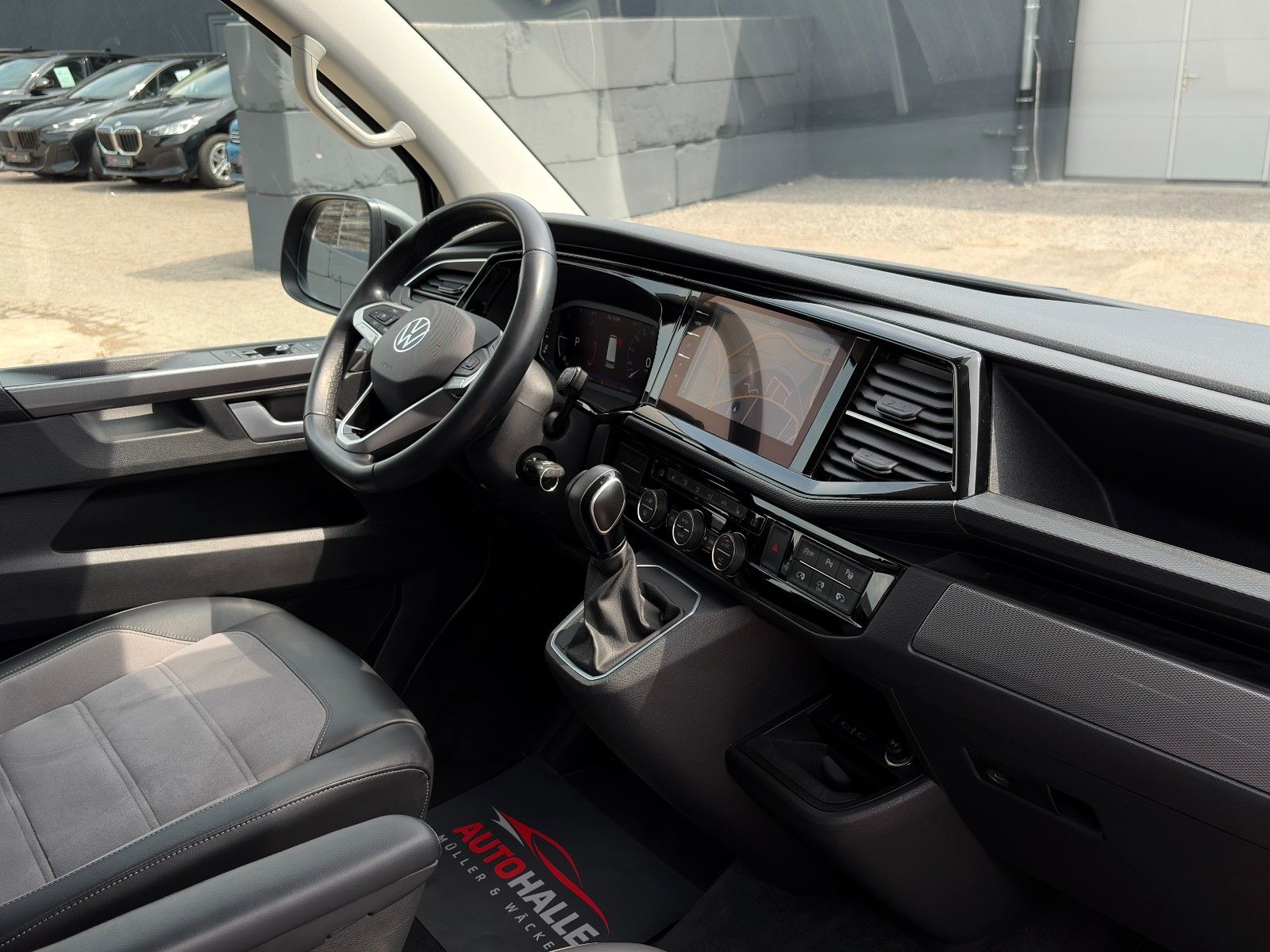 Fahrzeugabbildung Volkswagen T6.1 Multivan Highline Alcan. CAM ACC SHZ 3-Z KL
