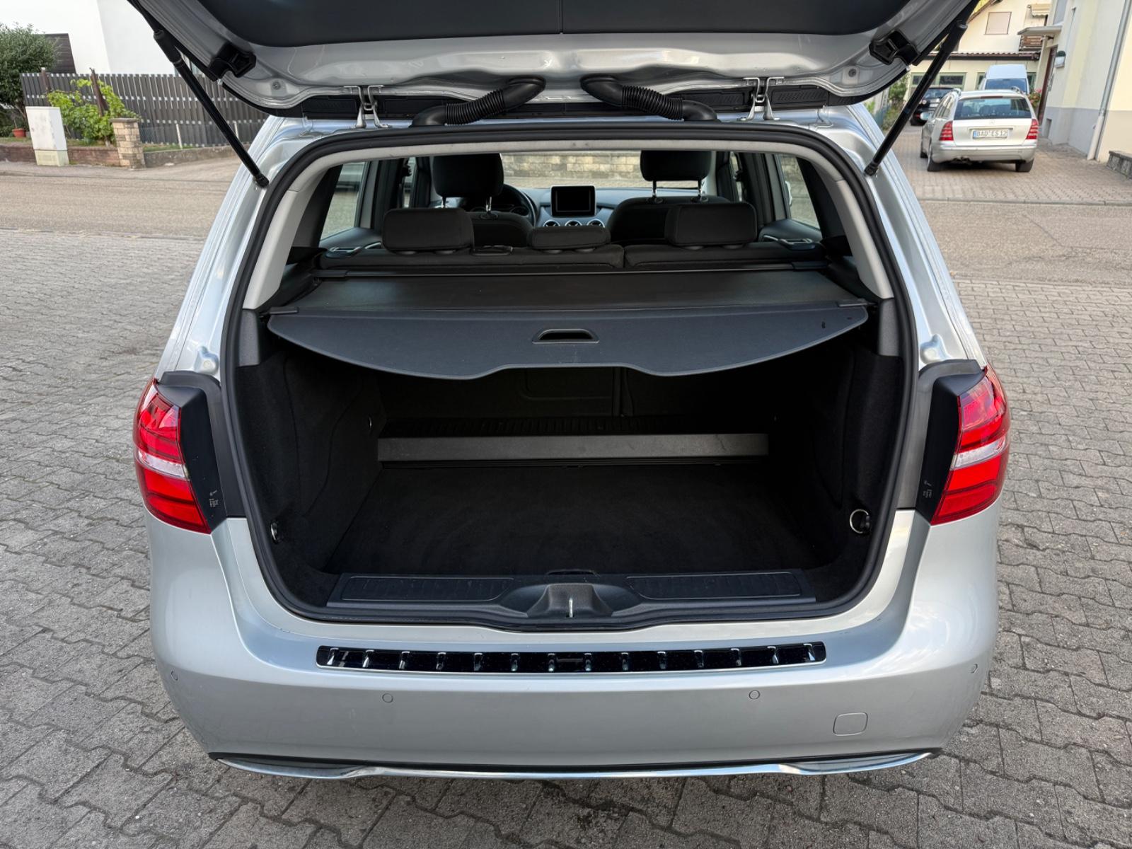 Mercedes-Benz B 180 BlueEfficiency Edition *82tkm* LED Shzg