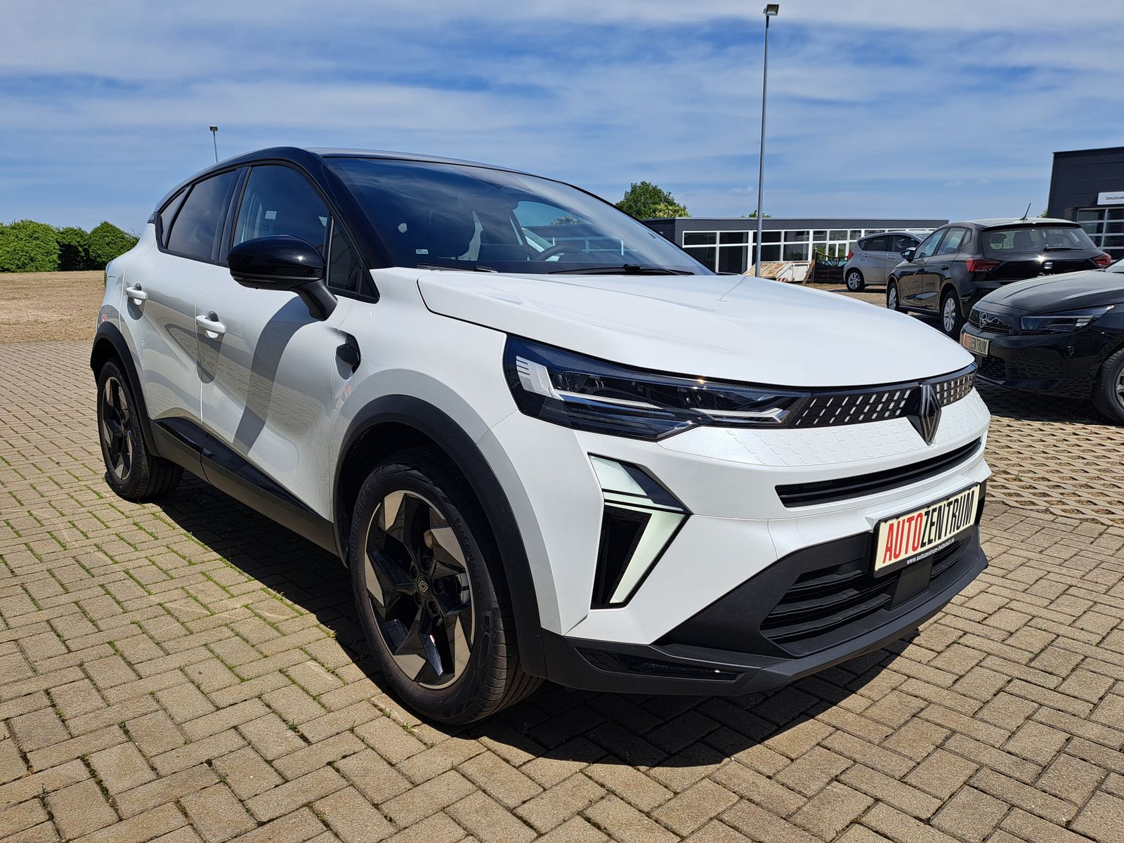 Fahrzeugabbildung Renault Captur TCe90 TECHNO WINTERPAKET ALU 18" BI-COLOR