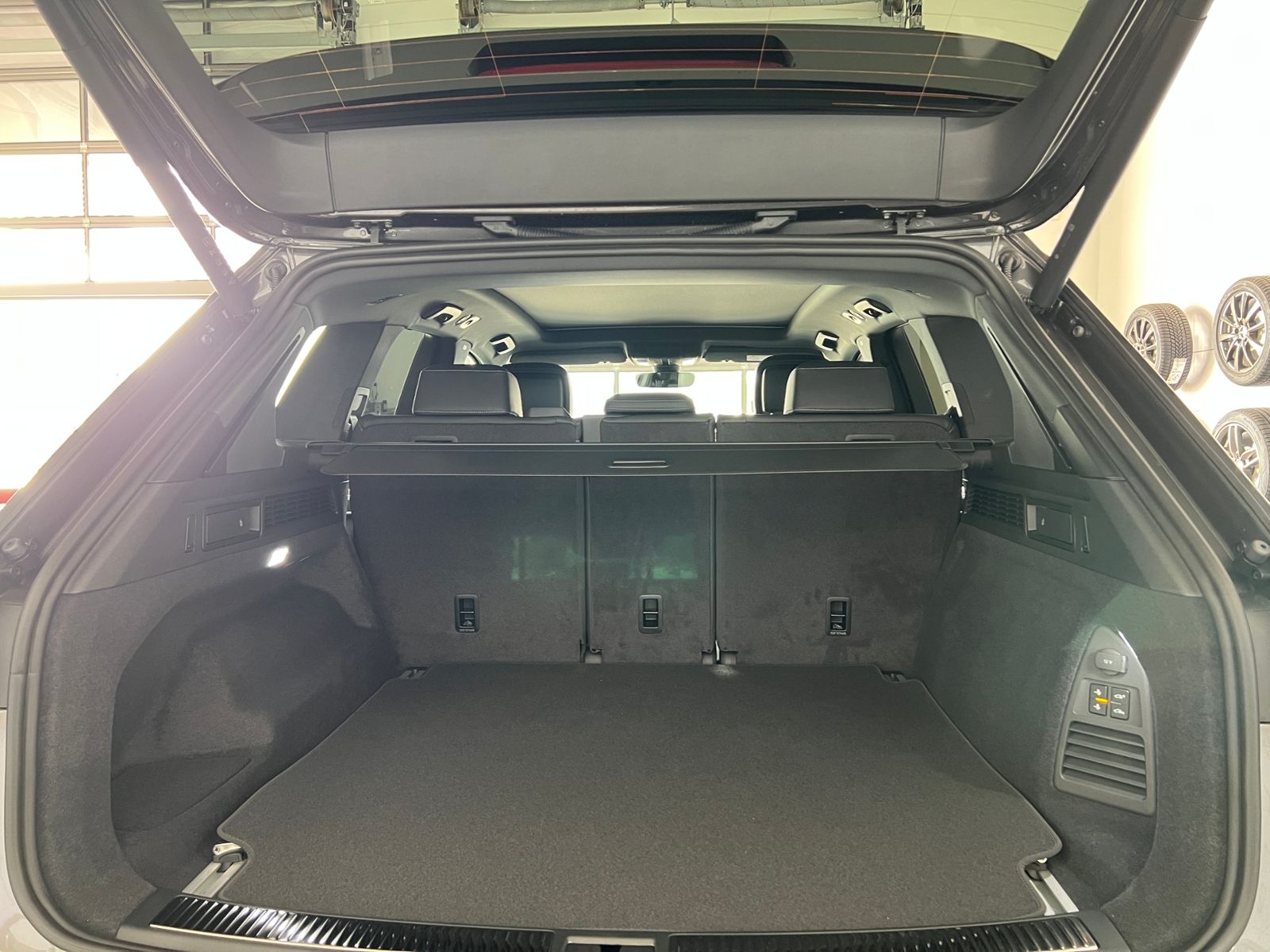 Fahrzeugabbildung Volkswagen Touareg R-Line 3.0 V6 TDI 4MOTION *Luftfederung,