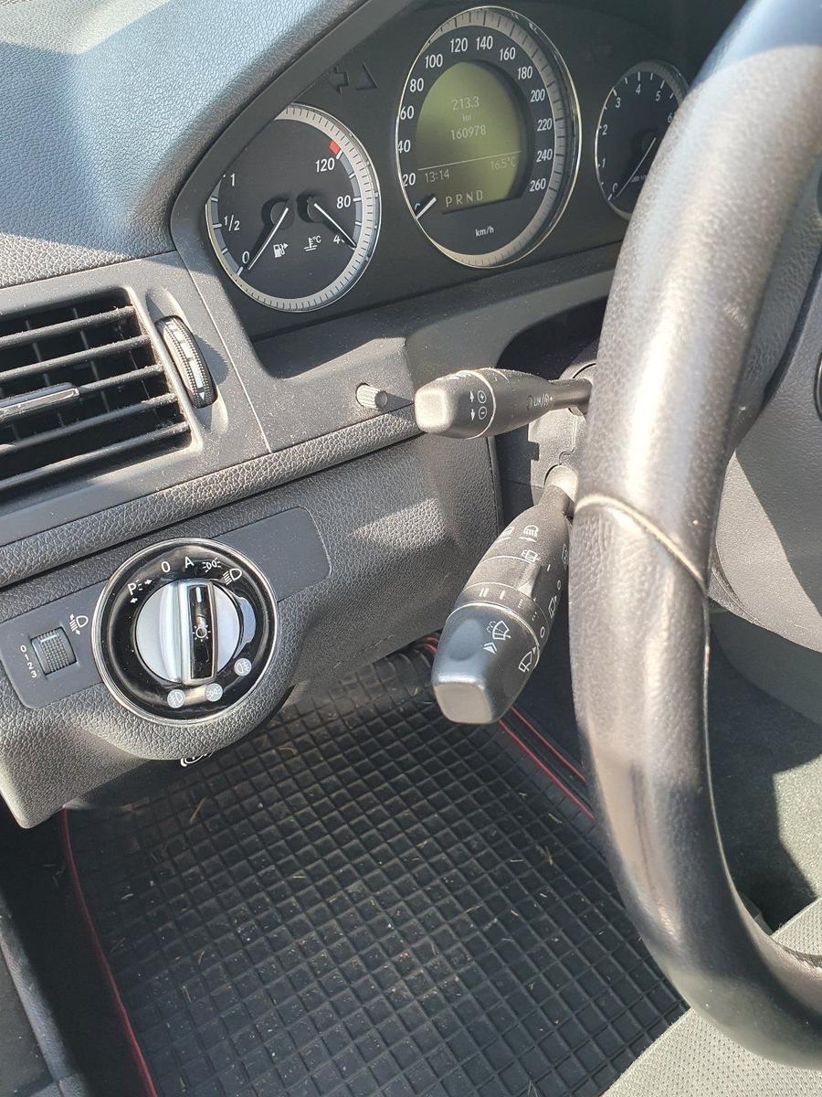 Mercedes-Benz C200 2009 — photo 12
