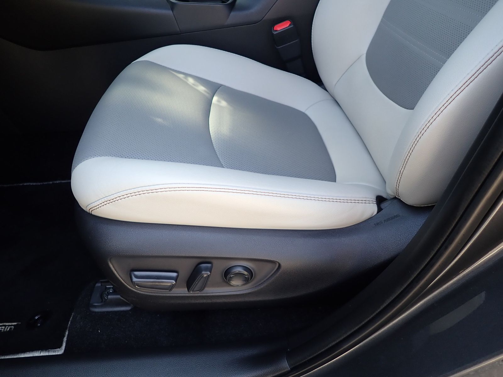 Fahrzeugabbildung Toyota RAV 4 Hybrid 4x2 Lounge LEDER BEIGE