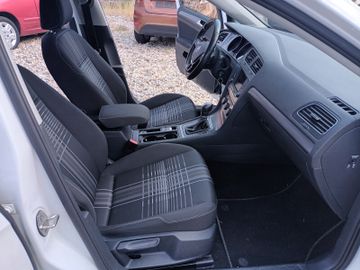 Volkswagen Golf - 11