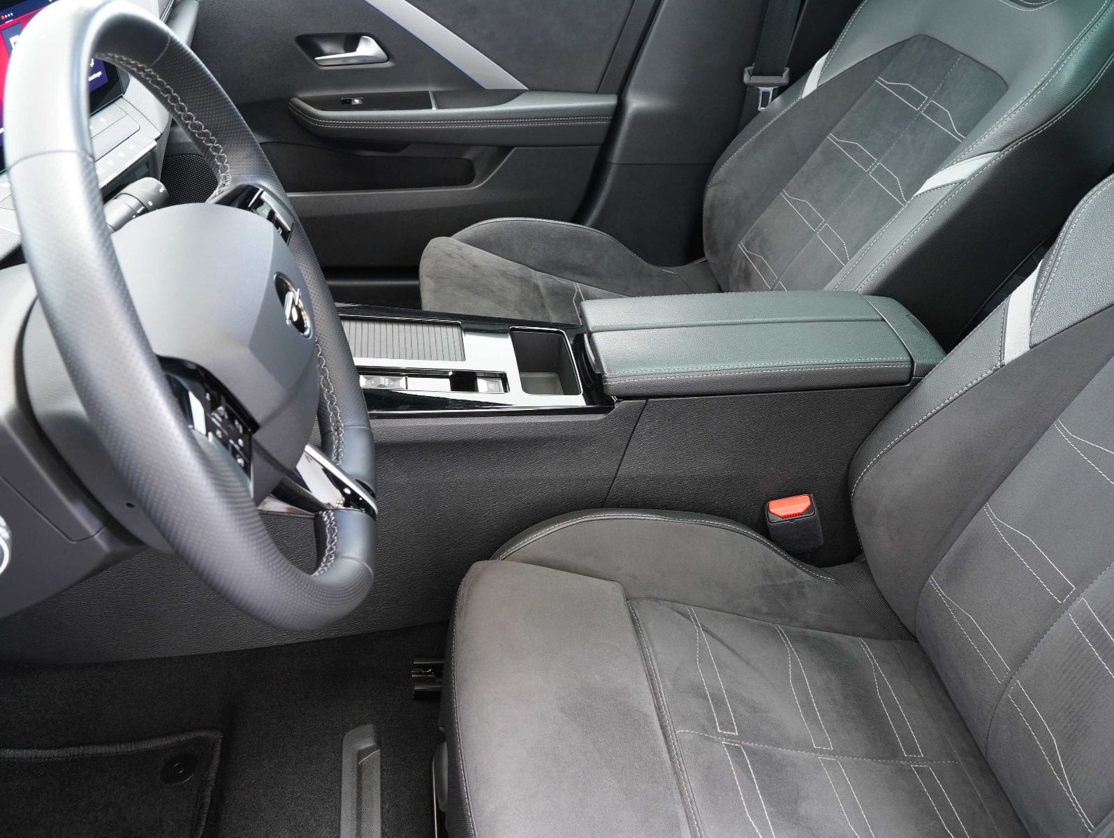 Fahrzeugabbildung Opel Astra L Electric GS ULTIMATE/INTELLILUX/PANO