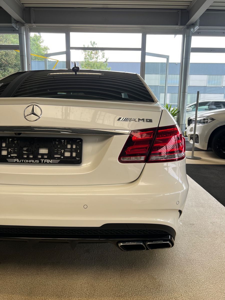 Fahrzeugabbildung Mercedes-Benz E 63 AMG E Lim. *DIAMANTWEISS*MB-SCHECKHEFT*