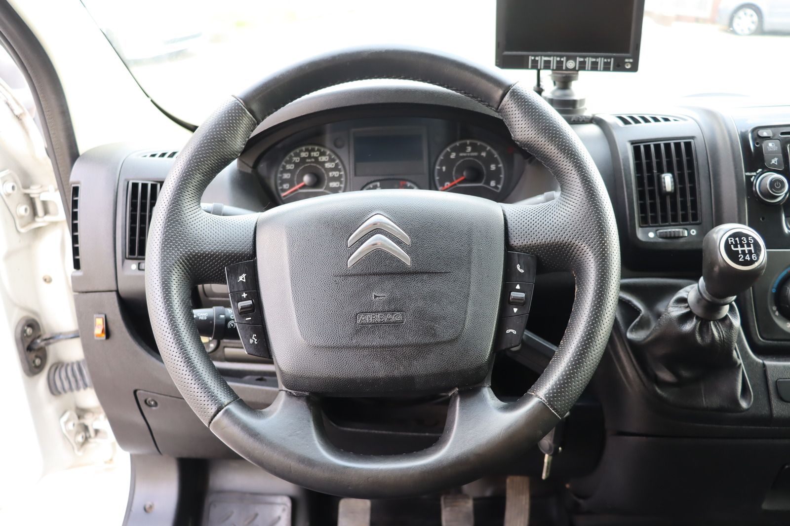 Fahrzeugabbildung Citroën Jumper 2.2d DOKA Kipper 7 Sitzer 1. Hand