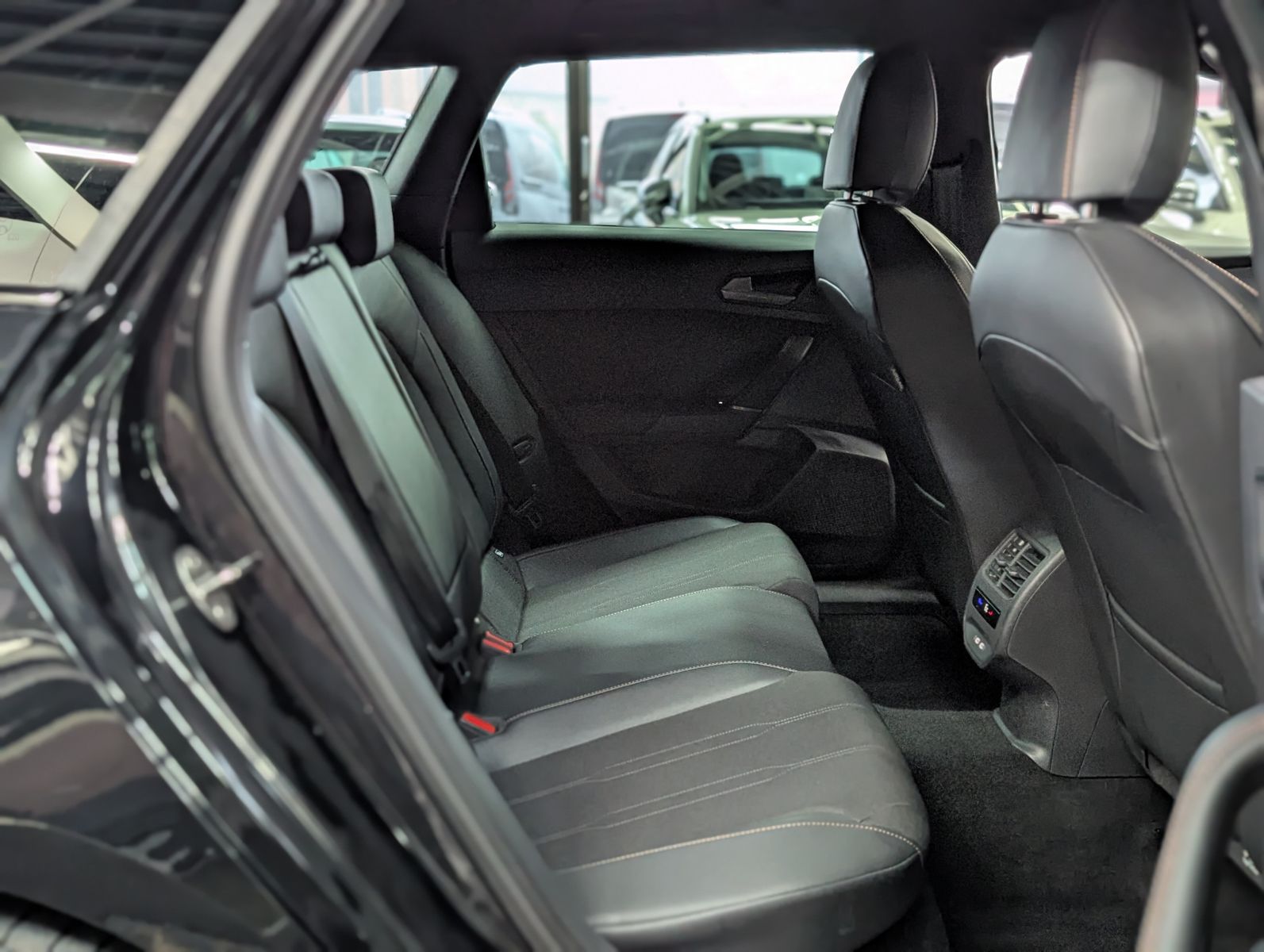 Fahrzeugabbildung CUPRA Leon 1.5 e-Hybrid PLUG-IN LED INTELIG-DRIVE EDGE