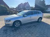 Volvo V60 D4 140KW Auto Momentum Euro6 *Leder+Navi - Volvo: 140