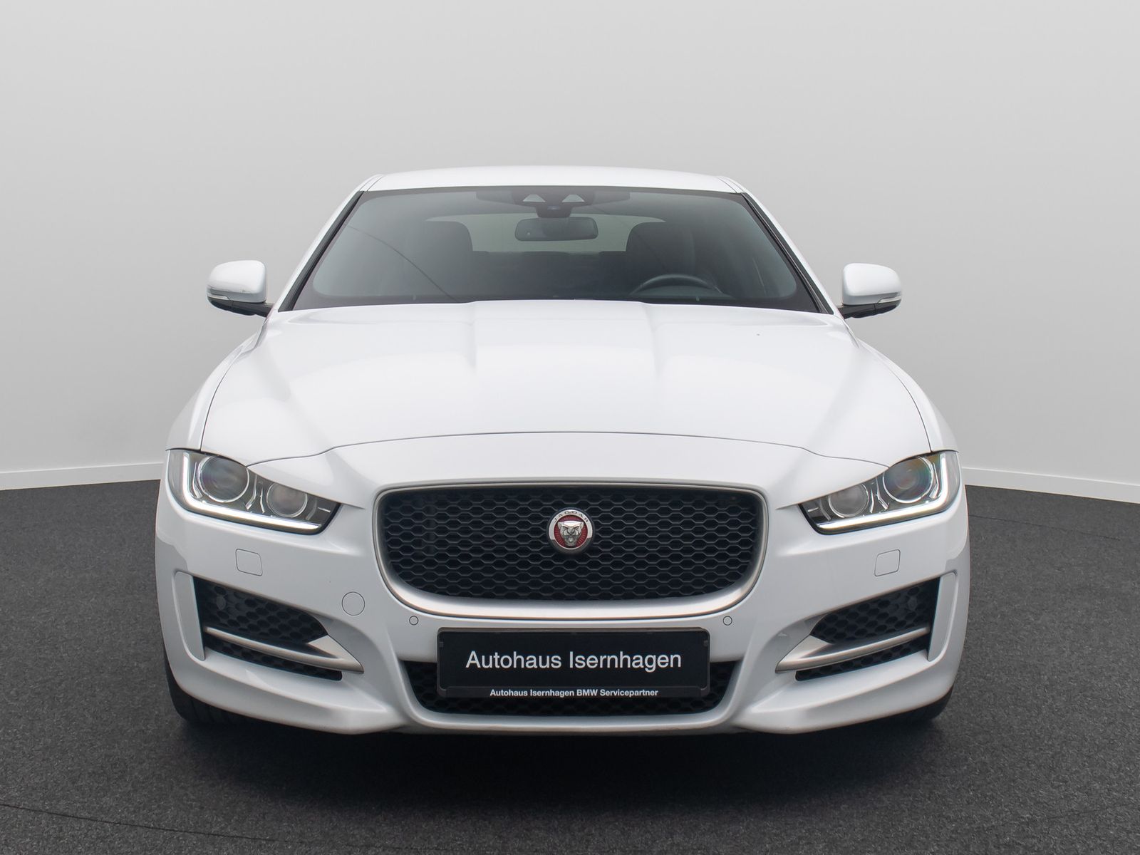 Fahrzeugabbildung Jaguar XE R-Sport FahrAssist Navi Sound Komfort 19Zoll