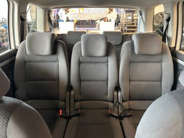 MYAUTOCENTER – Gebraucht- und Jahreswagen mit Werkstattservice in Pfaffenhofen Volkswagen Touran *7-SITZER*TÜV 827*2-ZONEN*PDC*DACHRELING