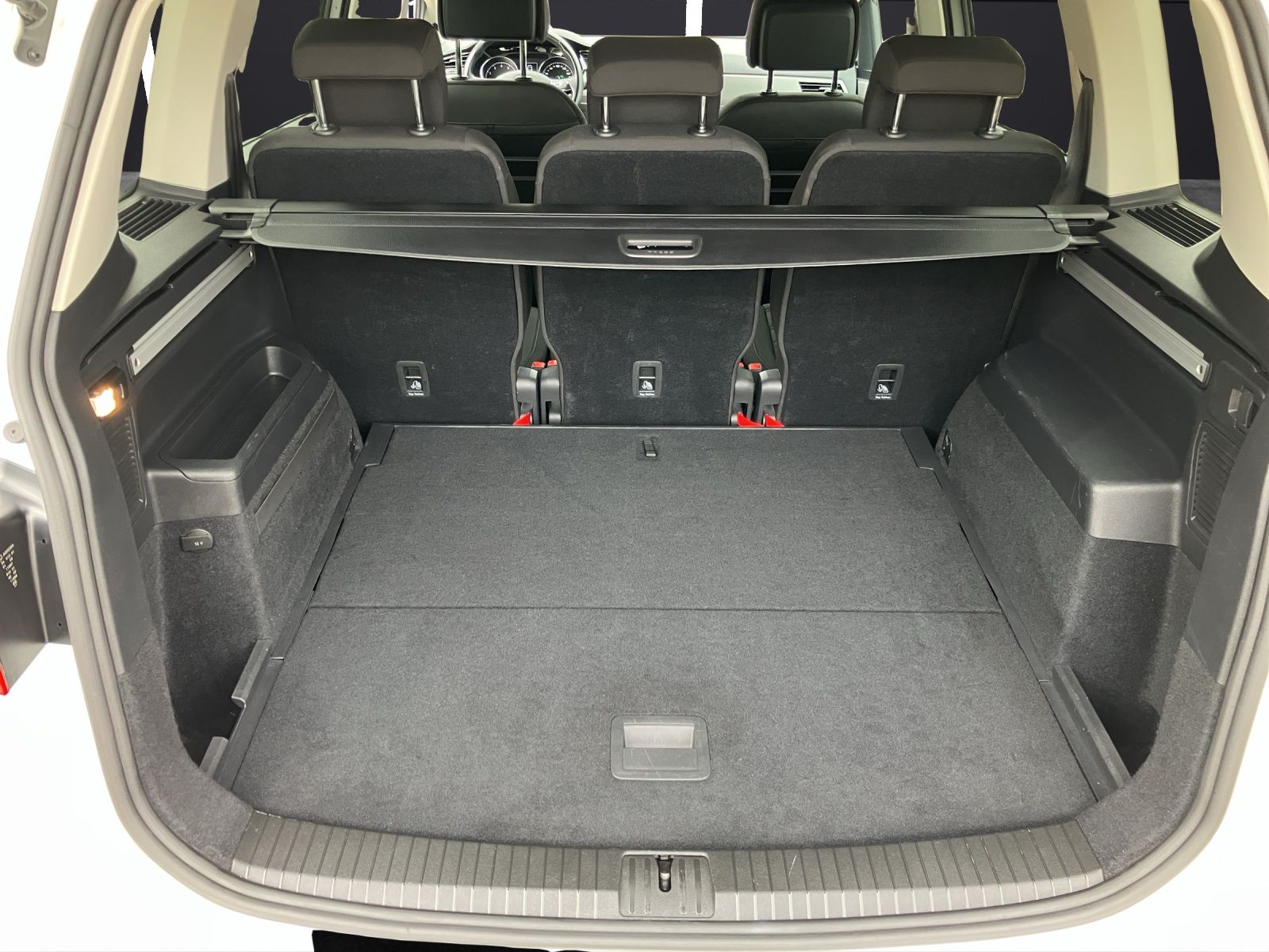 Fahrzeugabbildung Volkswagen Touran Comfortline DSG LED ACC 16" PDC SHZ WeCon