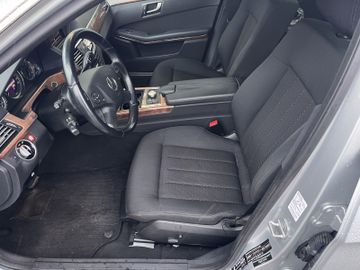Mercedes E 220 - 12