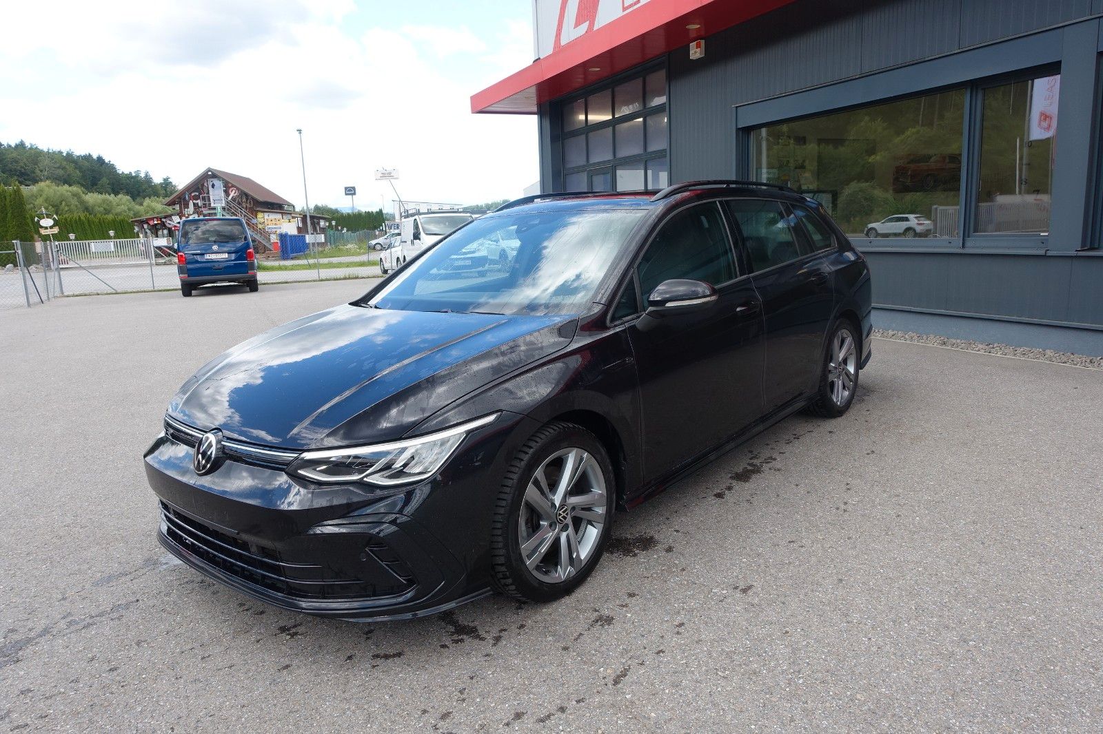 Volkswagen Golf VIII Variant R-Line 4M. DSG EXP € 20990.-