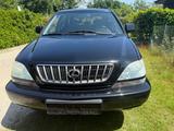Lexus RX 300 - - Lexus RX 300 mit Benzin-Antrieb