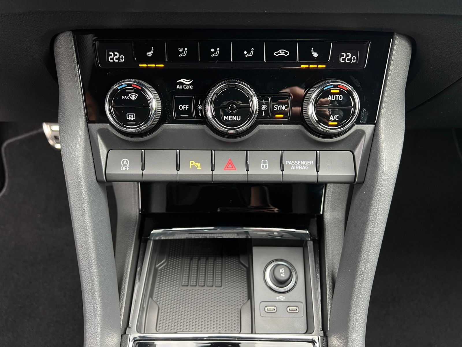 Fahrzeugabbildung SKODA Karoq Sportline 1.5 TSI DSG *Garantie, AHK, LED,