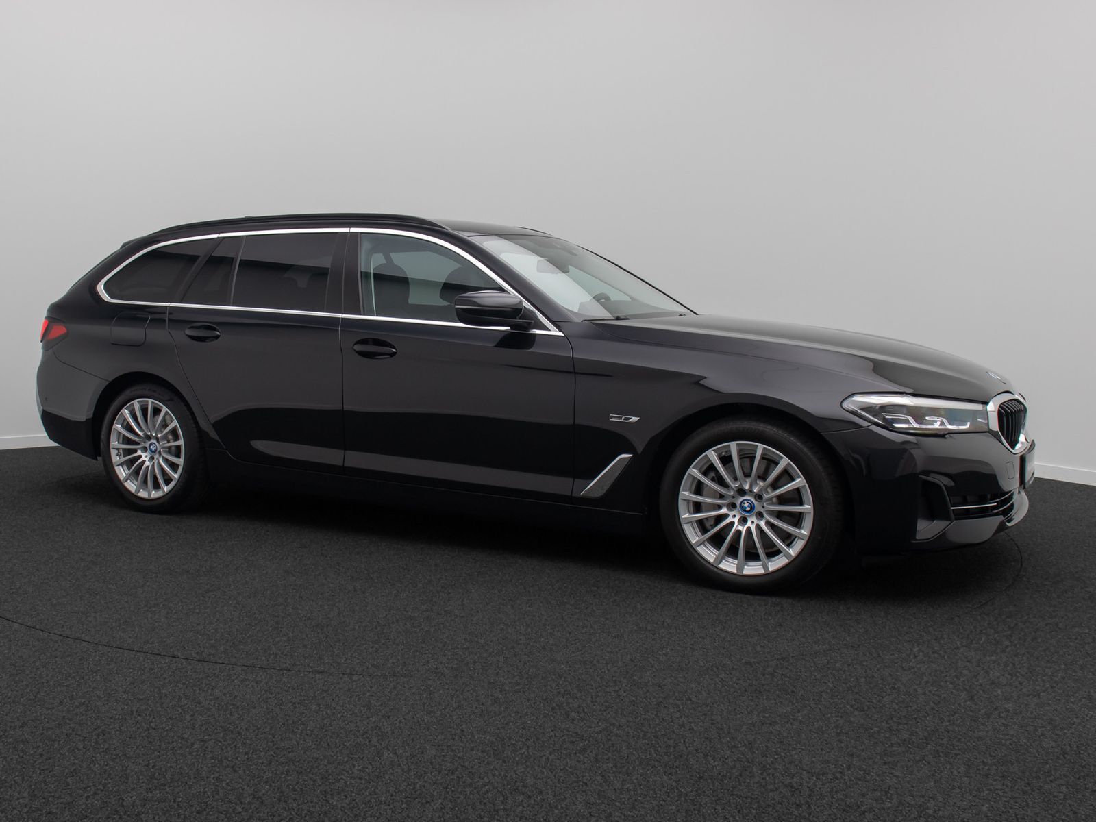 Fahrzeugabbildung BMW 530e Alarm AHK HUD DAB 4xKlima HiFi Leder Sport