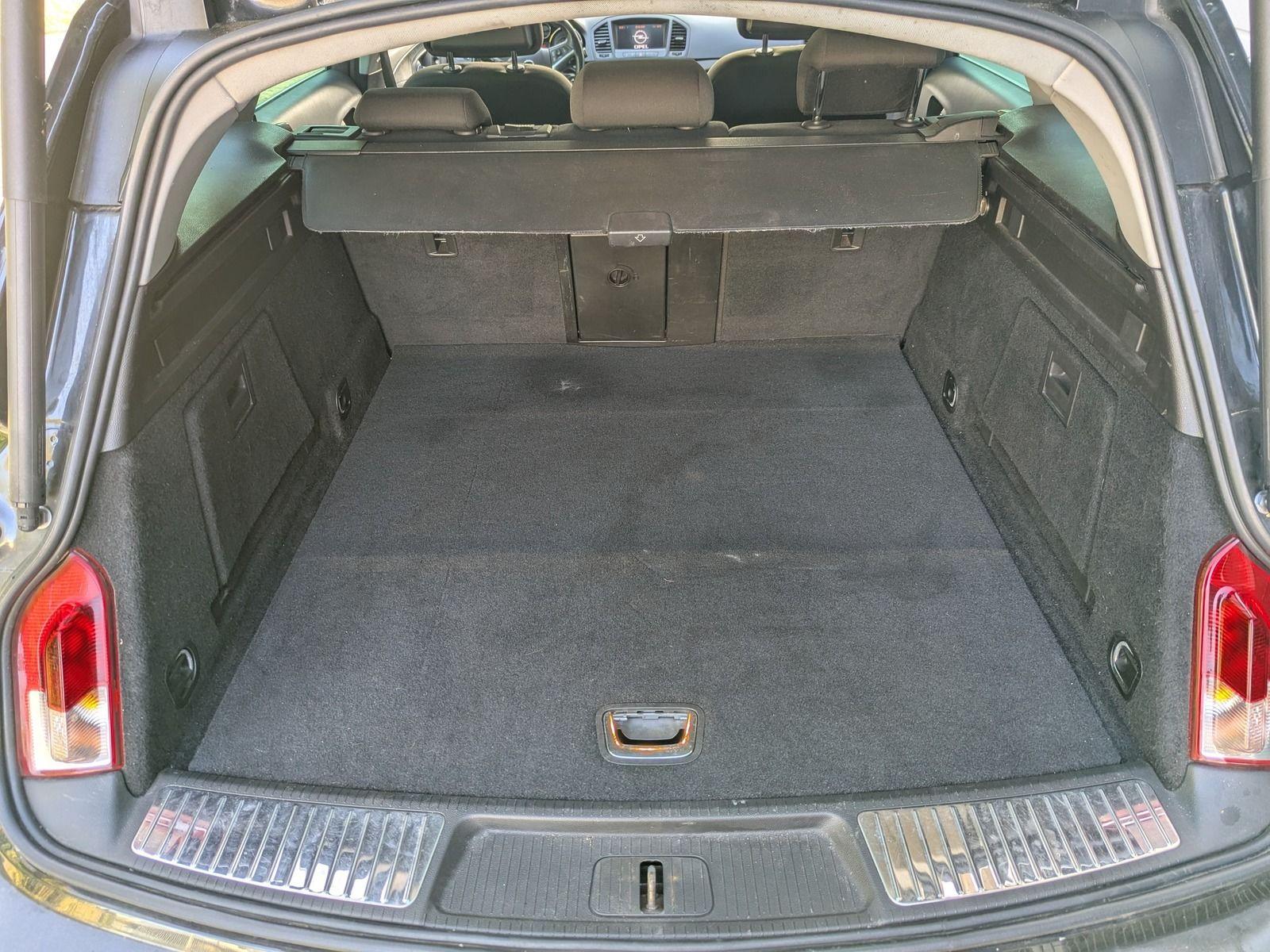 Opel Insignia 2011 — photo 10