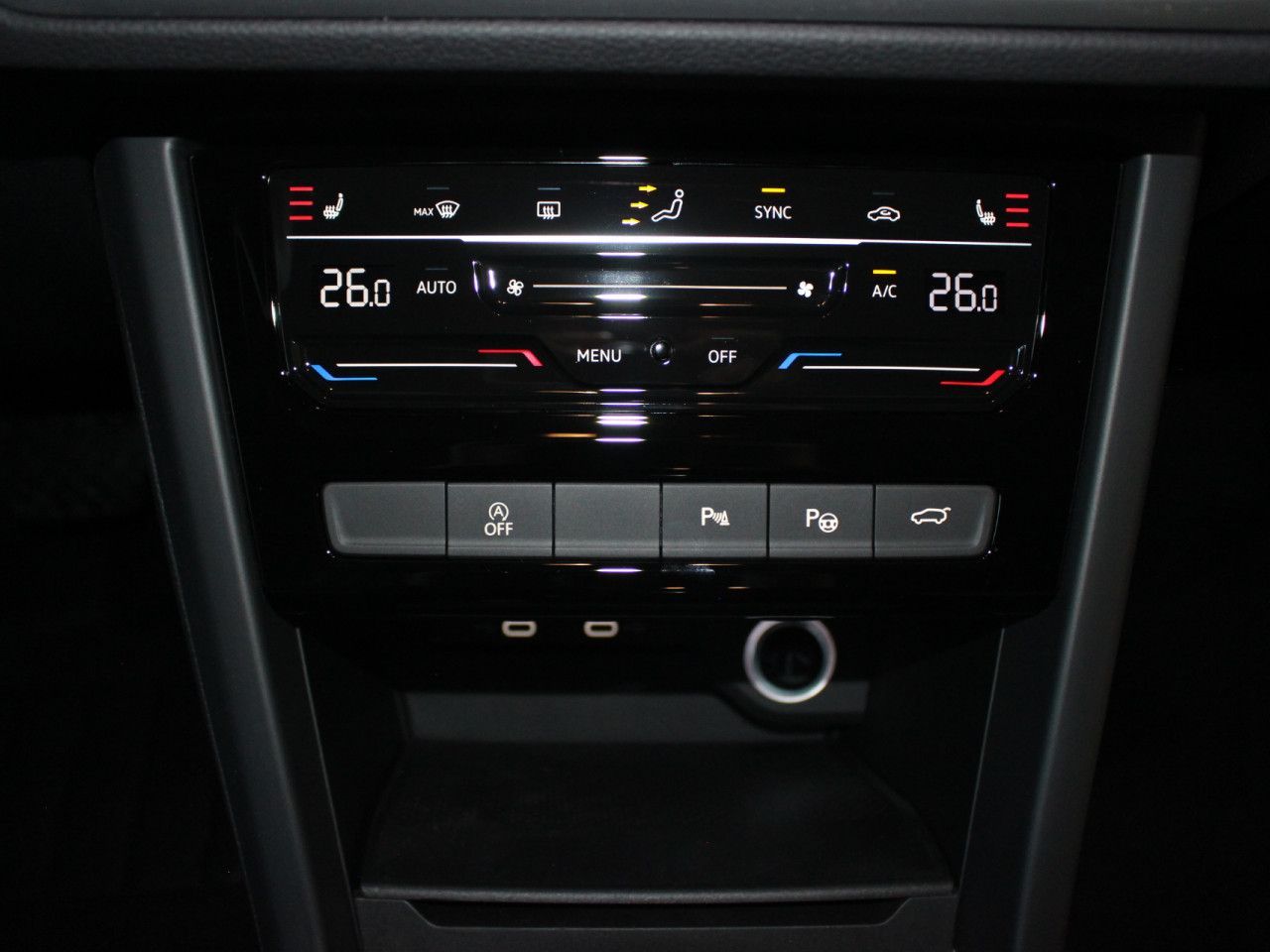 Fahrzeugabbildung Volkswagen Touran 1.5 TSI ACT ACC/AHK/CAM/7S.