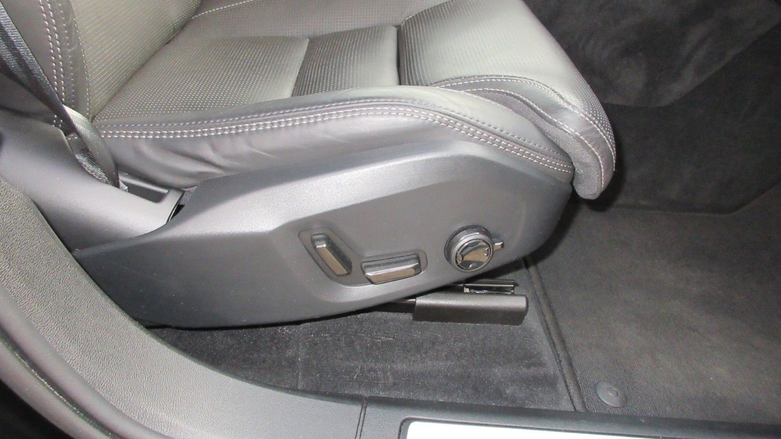 Fahrzeugabbildung Volvo XC 60 B4 Plus Bright 2WD