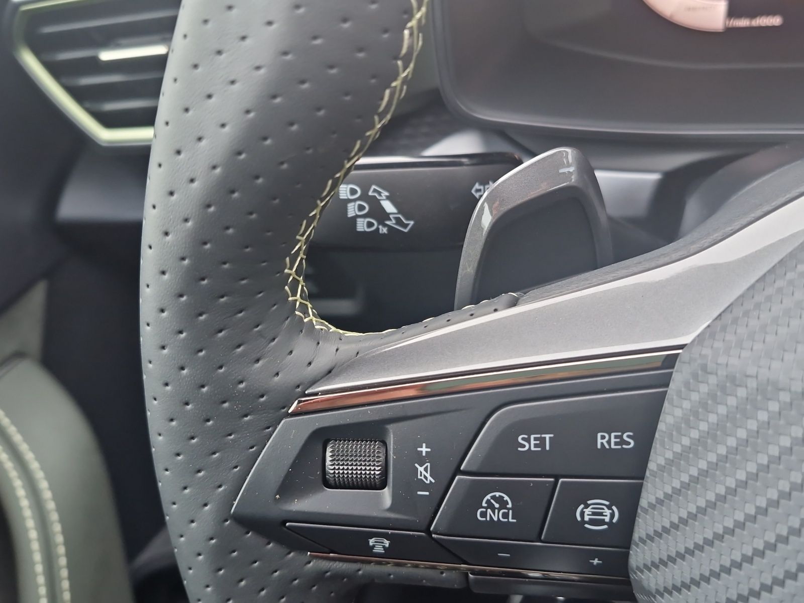 Fahrzeugabbildung CUPRA Leon Sportstourer 2.0 TSI 4Drive VZ AHZ Matrix P