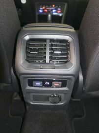 Volkswagen Tiguan - 12
