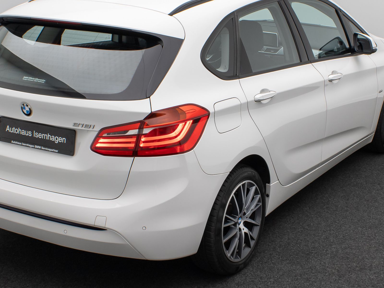 Fahrzeugabbildung BMW 218i Active Tourer Sport Line ParkAssis Navi LED