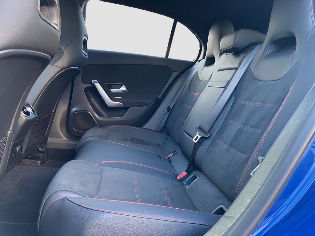 Fahrzeugabbildung Mercedes-Benz A 200 d AMG*NIGHT*DISTR*MULTIB*KEYLESS*KAM*NAVI
