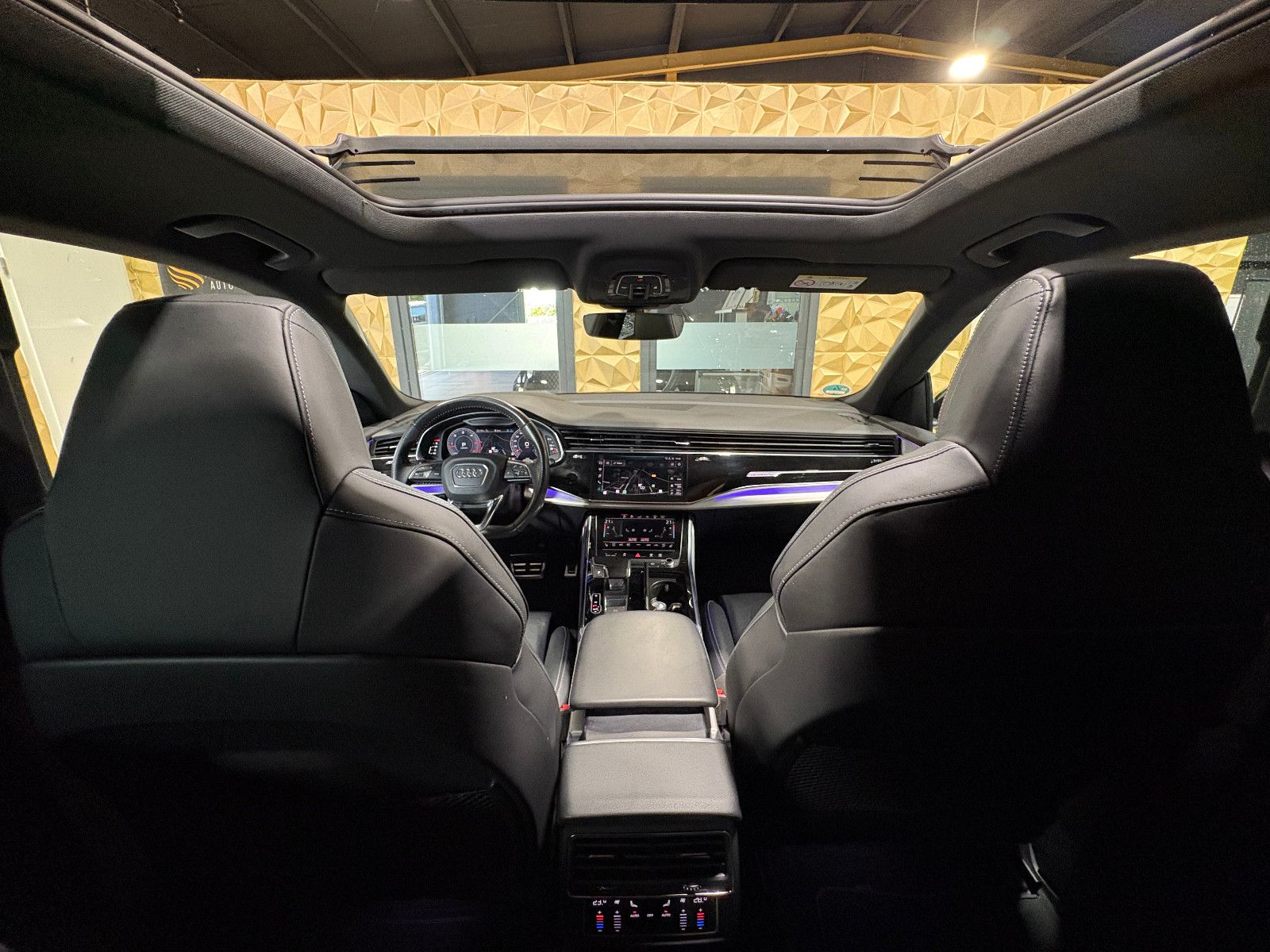 Fahrzeugabbildung Audi Q8 50 TDI quattro/PANO/NACHTSICHT/MEMORY/APPLE/
