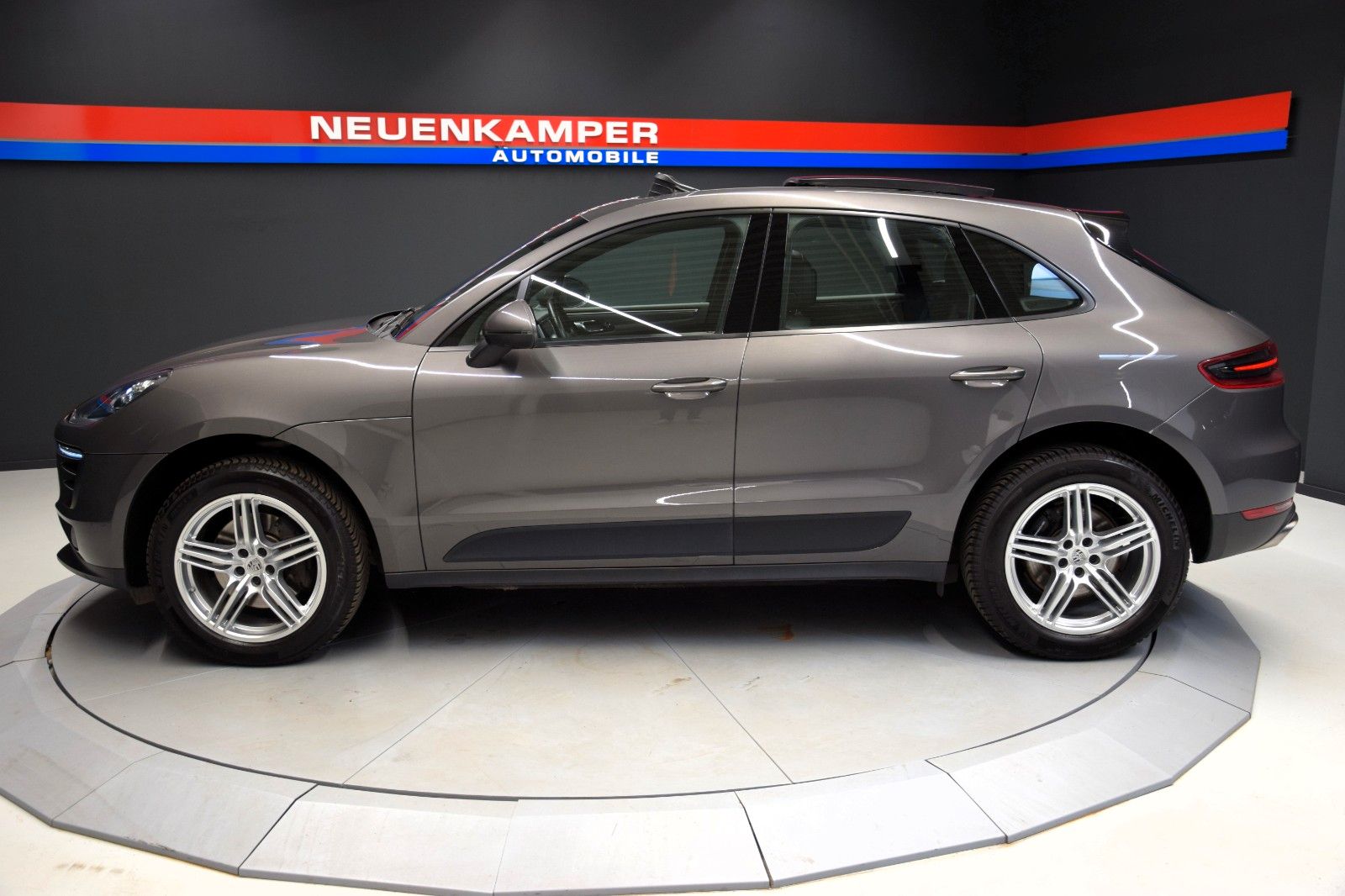 Fahrzeugabbildung Porsche Macan PDLS Leder Pano Memory PASM Kamera CarPlay