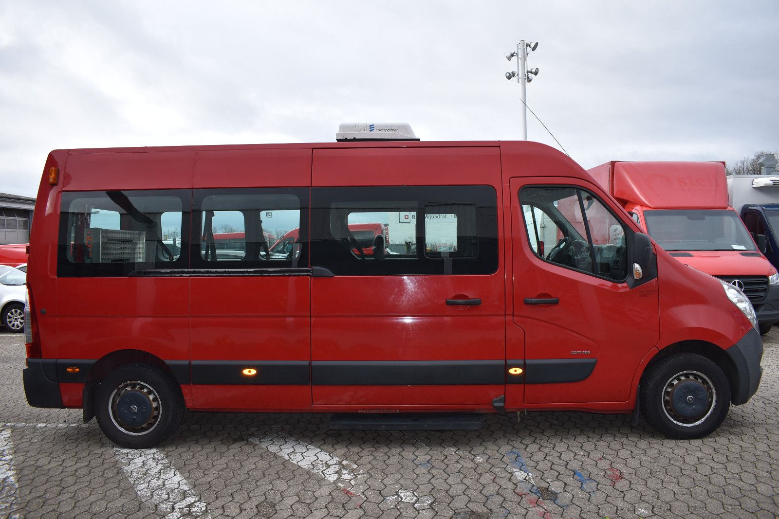 Fahrzeugabbildung Opel Movano Behindertengerecht *8076