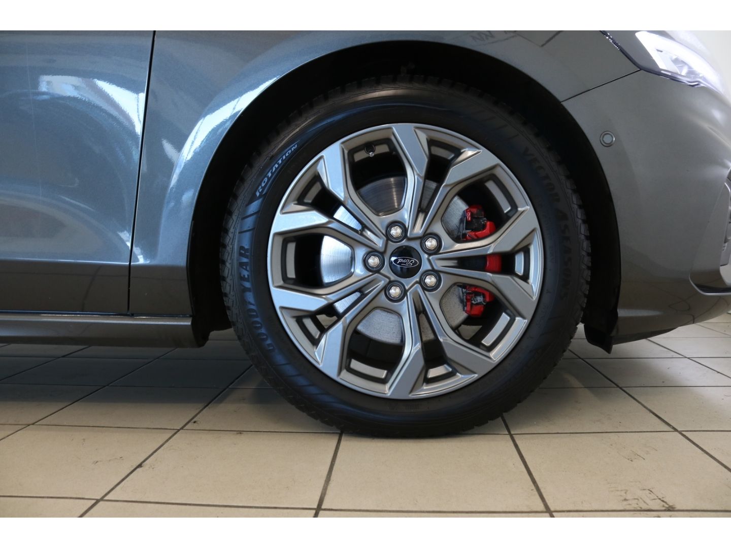 Fahrzeugabbildung Ford Focus Turnier ST-Line Automatik LED Kamera