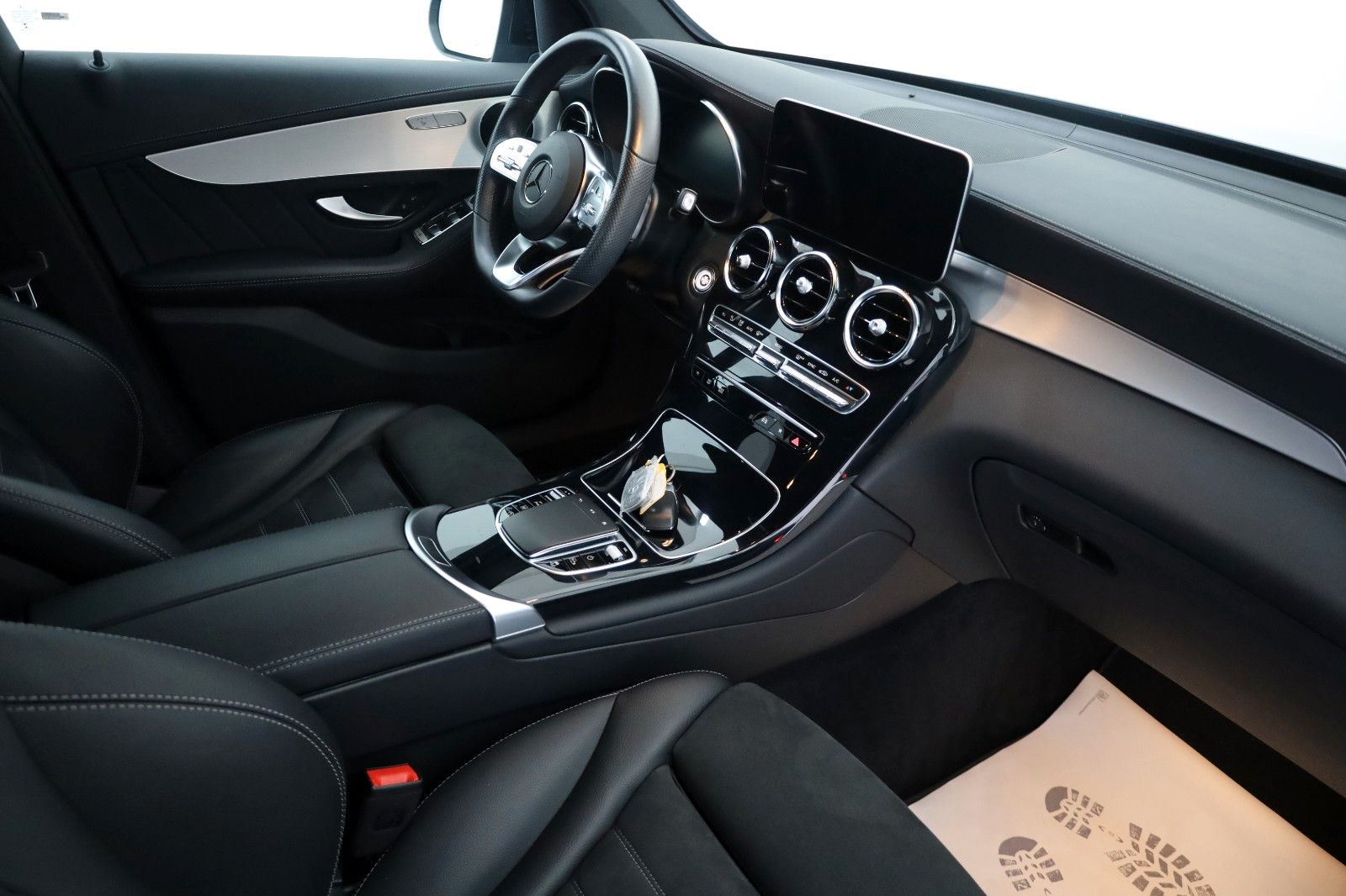Fahrzeugabbildung Mercedes-Benz GLC 200 Coupe 4Matic,AMG line,SH,Kamera,HUD,SD